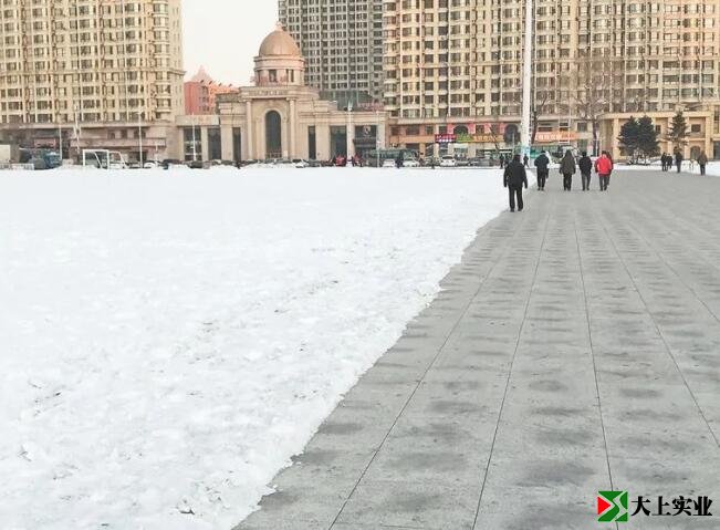 塑膠跑道積雪