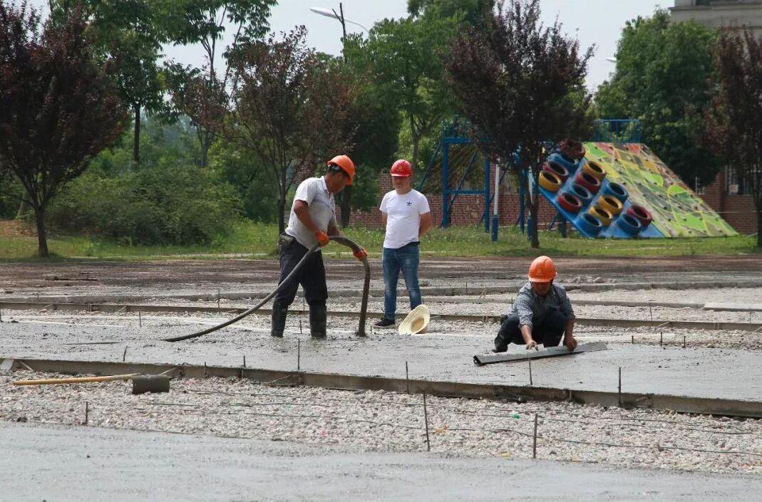 塑膠跑道水泥基礎施工