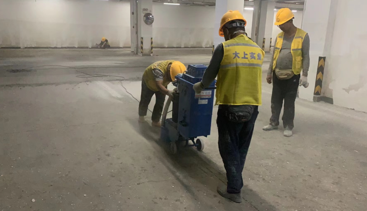 深圳平湖融湖中心城地下車庫地坪漆施工